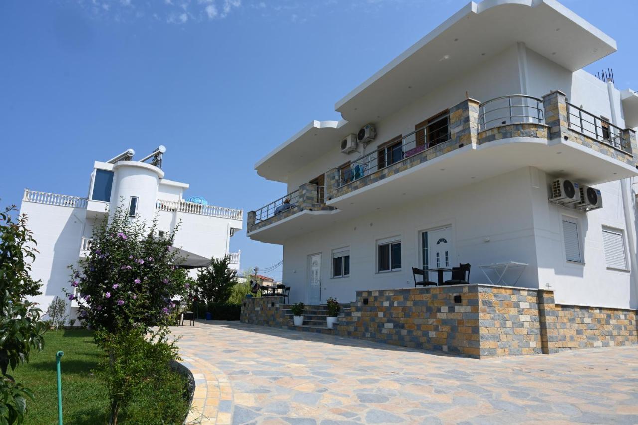 Blue Season Apartment Ksamil Bagian luar foto